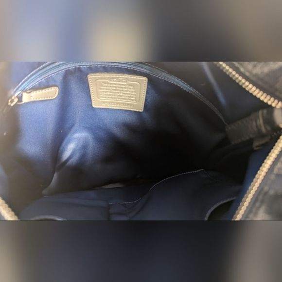 EUC Coach Isabelle purse navy fabrick with silver c design throughout Satin navy - Picture 12 of 12
